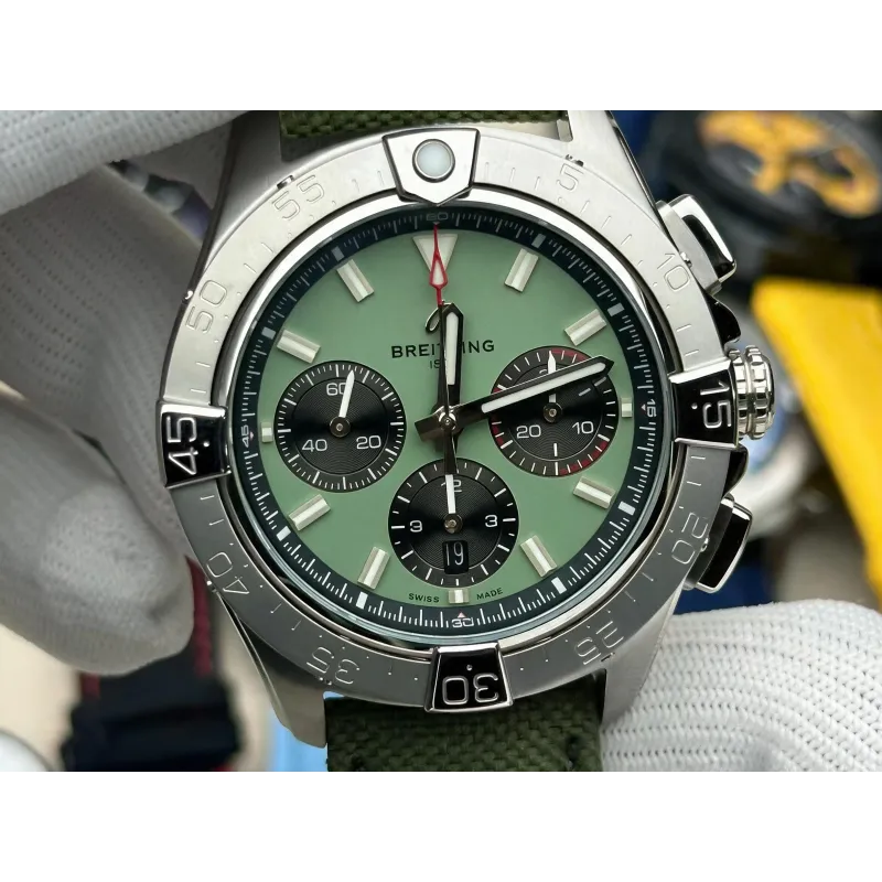 Breitling Avenger B01 Chronograph 44 AB0147101L1X1 Replica - Gruenes Zifferblatt Edelstahl