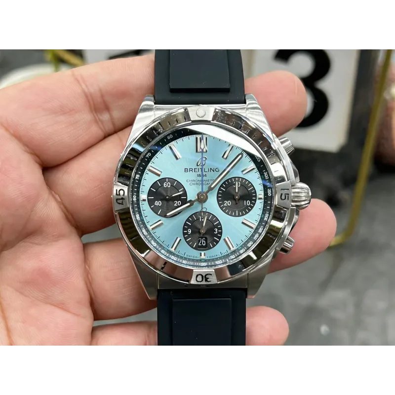 Breitling Chronomat PB0134101C1S1 Replica - Eisblaues Zifferblatt Geriffelte Luenette