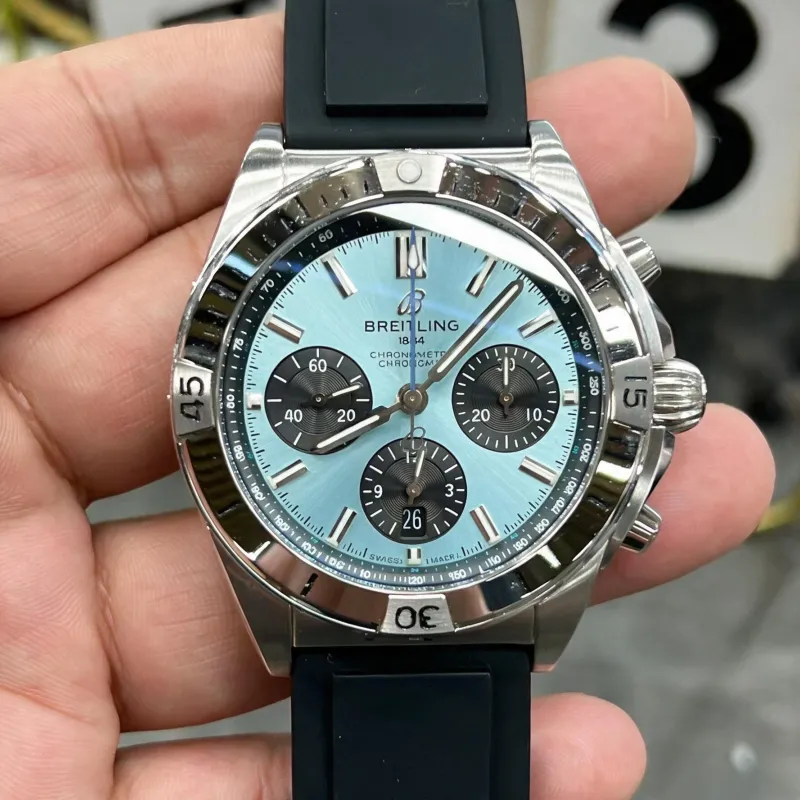 Breitling Chronomat PB0134101C1S1 Replica - Eisblaues Zifferblatt Geriffelte Luenette