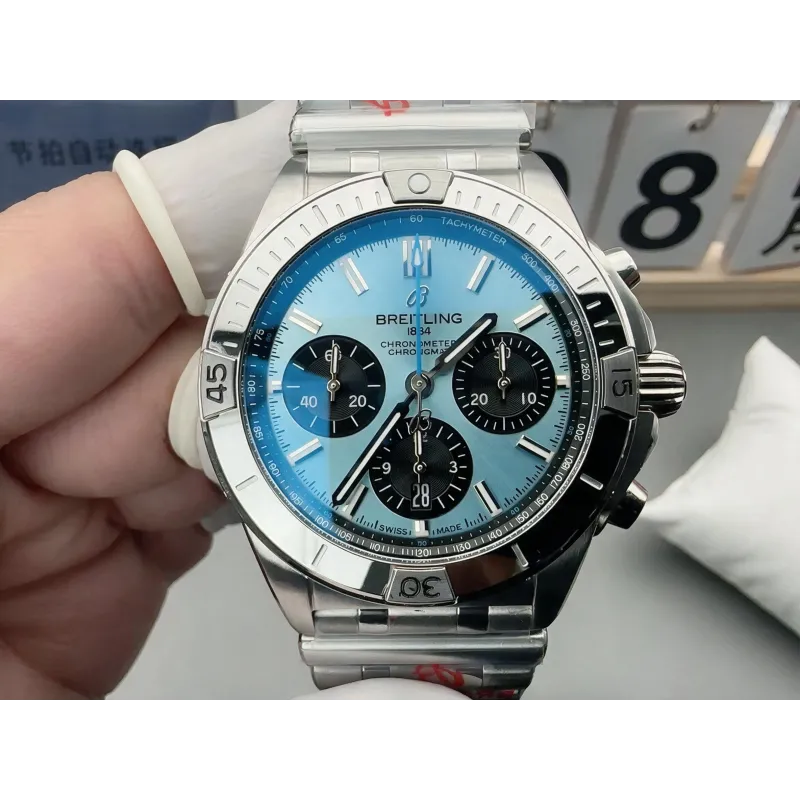 Breitling Chronomat PB0134101C1S1 Replica - Eisblaues Zifferblatt Geriffelte Luenette