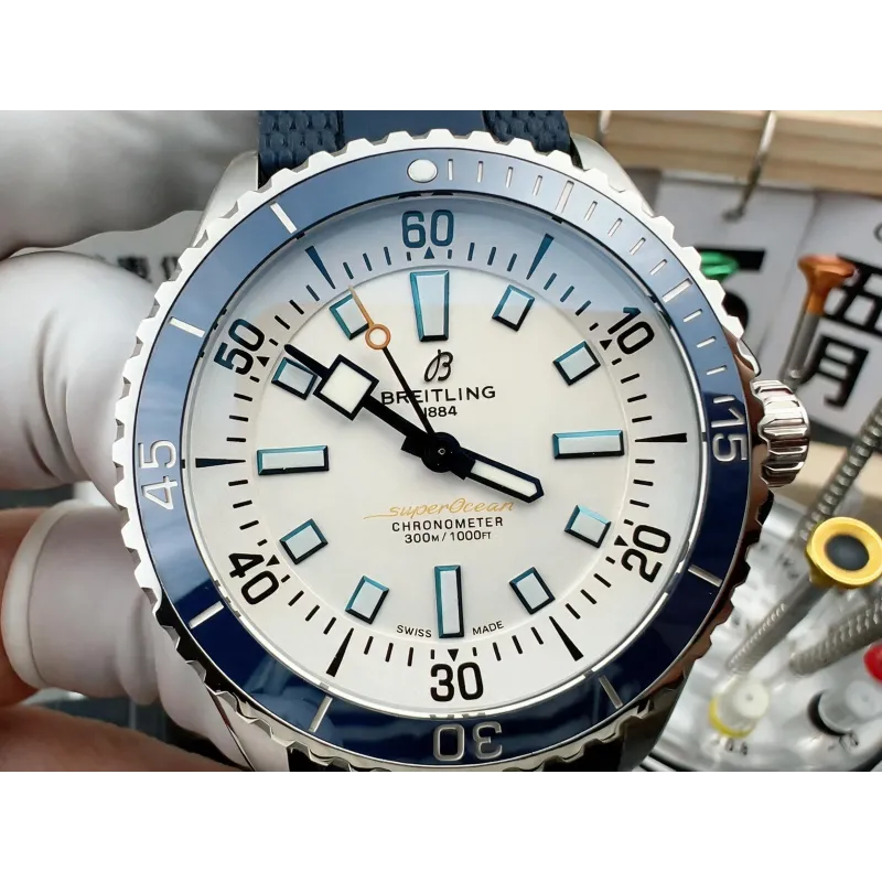 Breitling Superocean A17375E71G1S1 Replica - Silbernes Zifferblatt Geriffelte Luenette