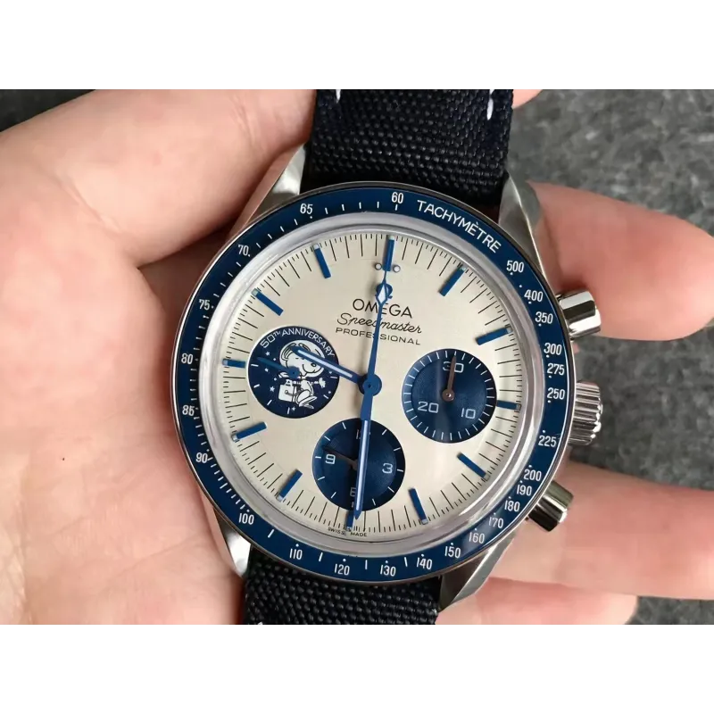 Omega Speedmaster Moonwatch Snoopy 310.32.42.50.02.001 Replica - Silbernes Zifferblatt Edelstahl
