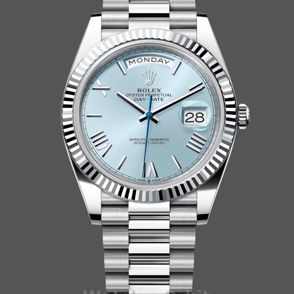 Replica Rolex Day-Date 228236 0012 Fluted Bezel Ice Blue Dial 40MM Herren Replica Uhr Hochwertige Herren Replica Uhr online kaufen
