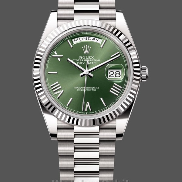 Replica Rolex Day-Date 228239 Green Roman Dial Fluted Bezel 40mm Herren Replica Uhr Elegantes Design