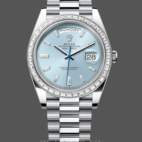 Replica Rolex Day-Date 228396TBR Ice Blue Diamond Dial Diamond Bezel 40mm Herren Replica Uhr Sportliches Design