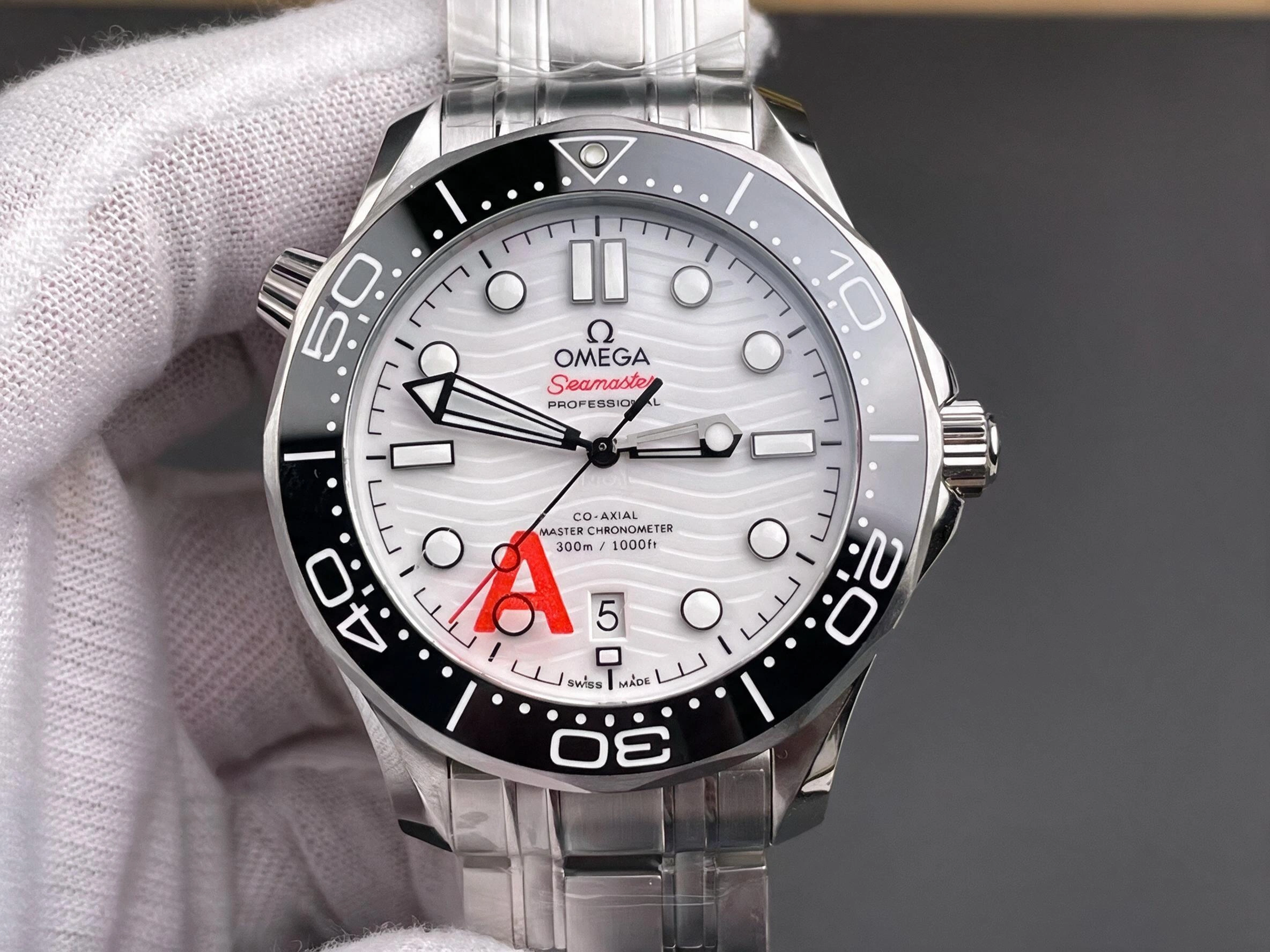 Omega Seamaster Diver 300M weiße Keramik 210.30.42.20.04.001 Replica