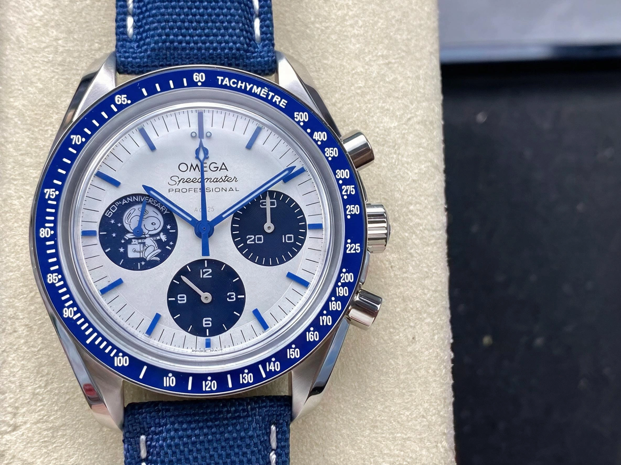Omega Speedmaster Silver Snoopy Award 50th Anniversary 310.32.42.50.02.001